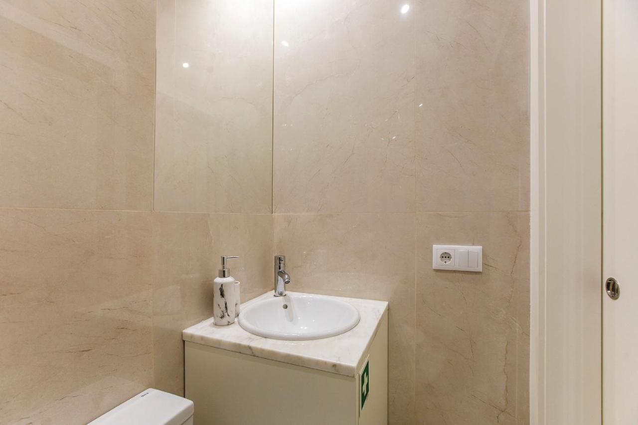 Lovelystay - Cozy 1Br In Santa Catarina W/ Balcony Porto Eksteriør billede